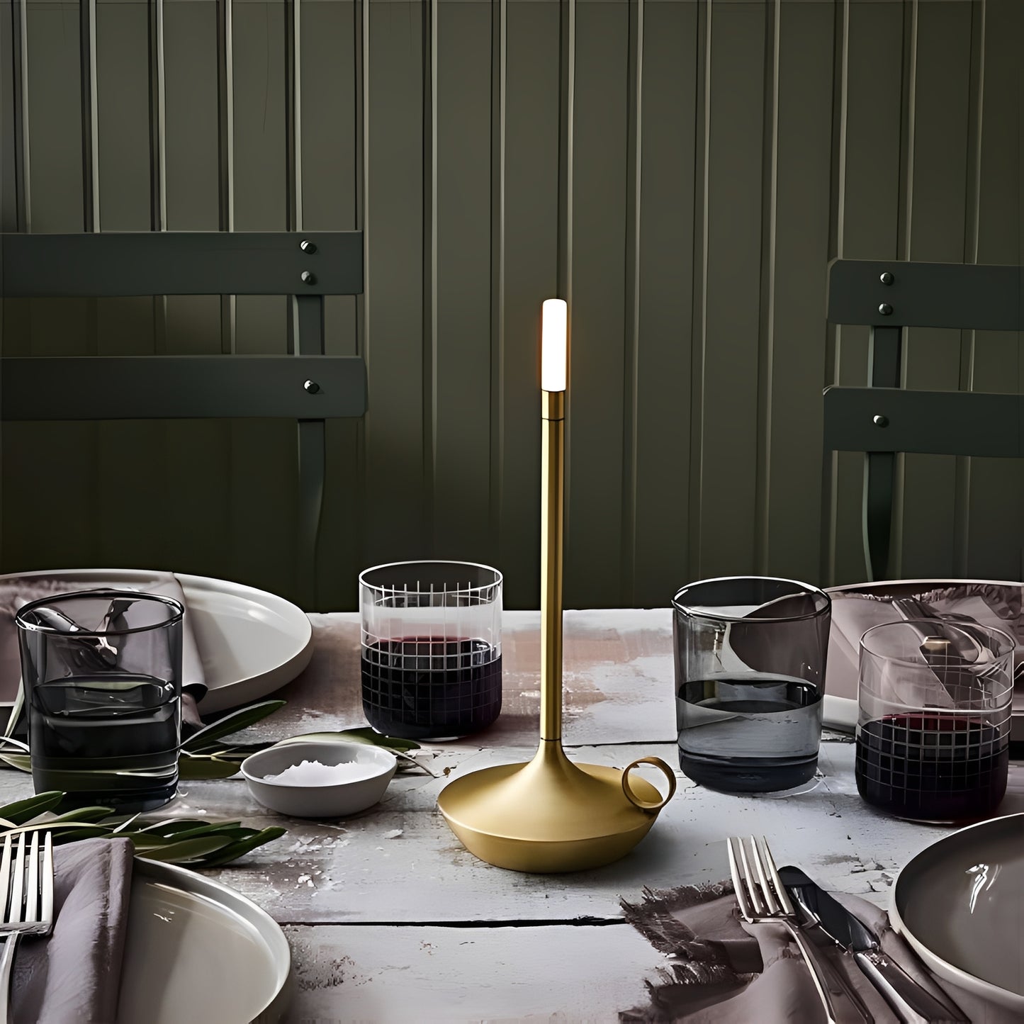Nina – Tragbare Tischlampe im Zylinderd design