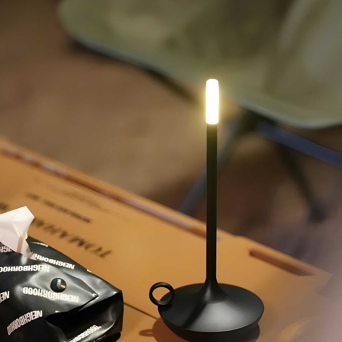 Nina – Tragbare Tischlampe im Zylinderd design