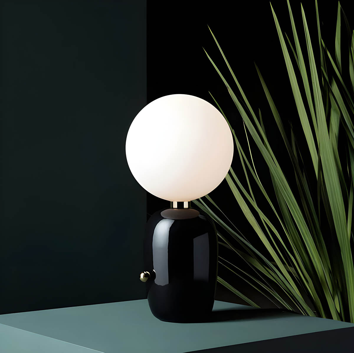 Svala – Postmoderne nordische Nachttischlampe