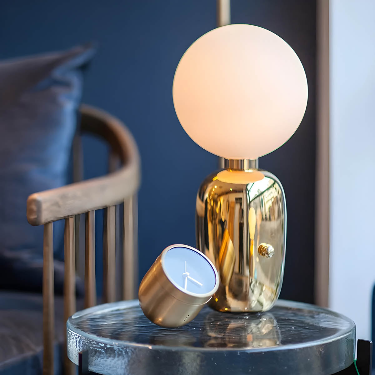 Svala – Postmoderne nordische Nachttischlampe