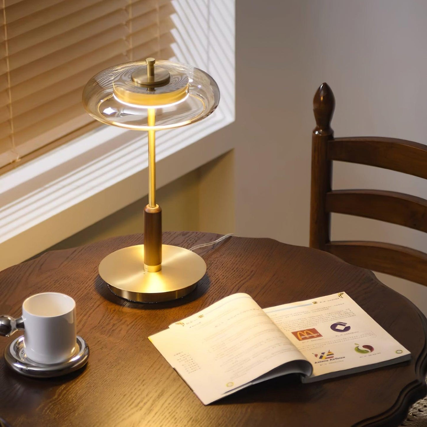 Redondo – Elegante LED-Tischlampe aus Metall und Glas