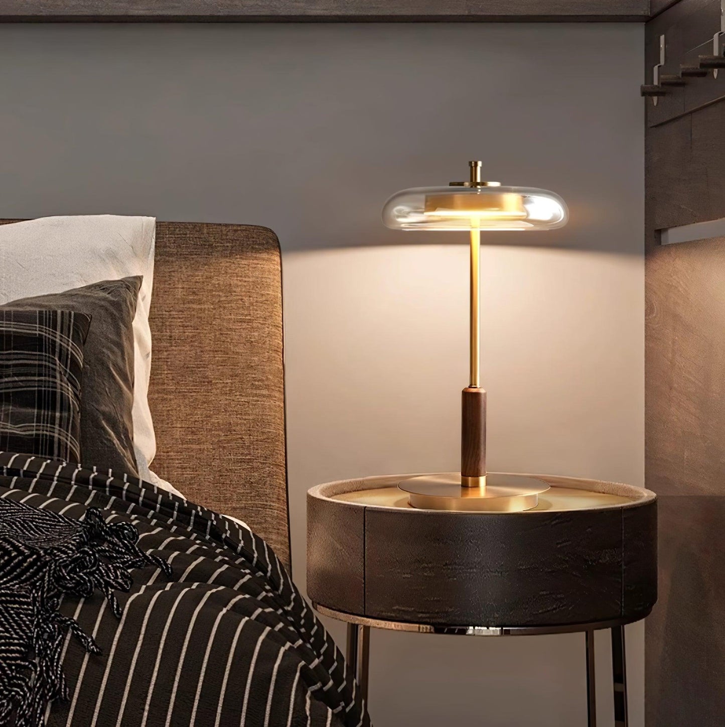 Redondo – Elegante LED-Tischlampe aus Metall und Glas