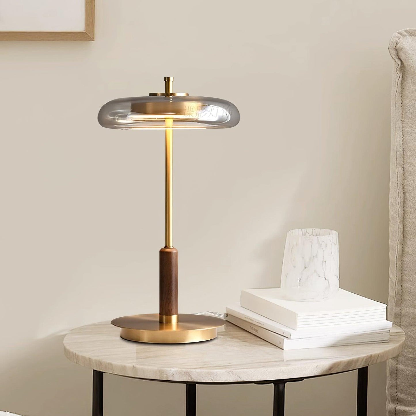 Redondo – Elegante LED-Tischlampe aus Metall und Glas