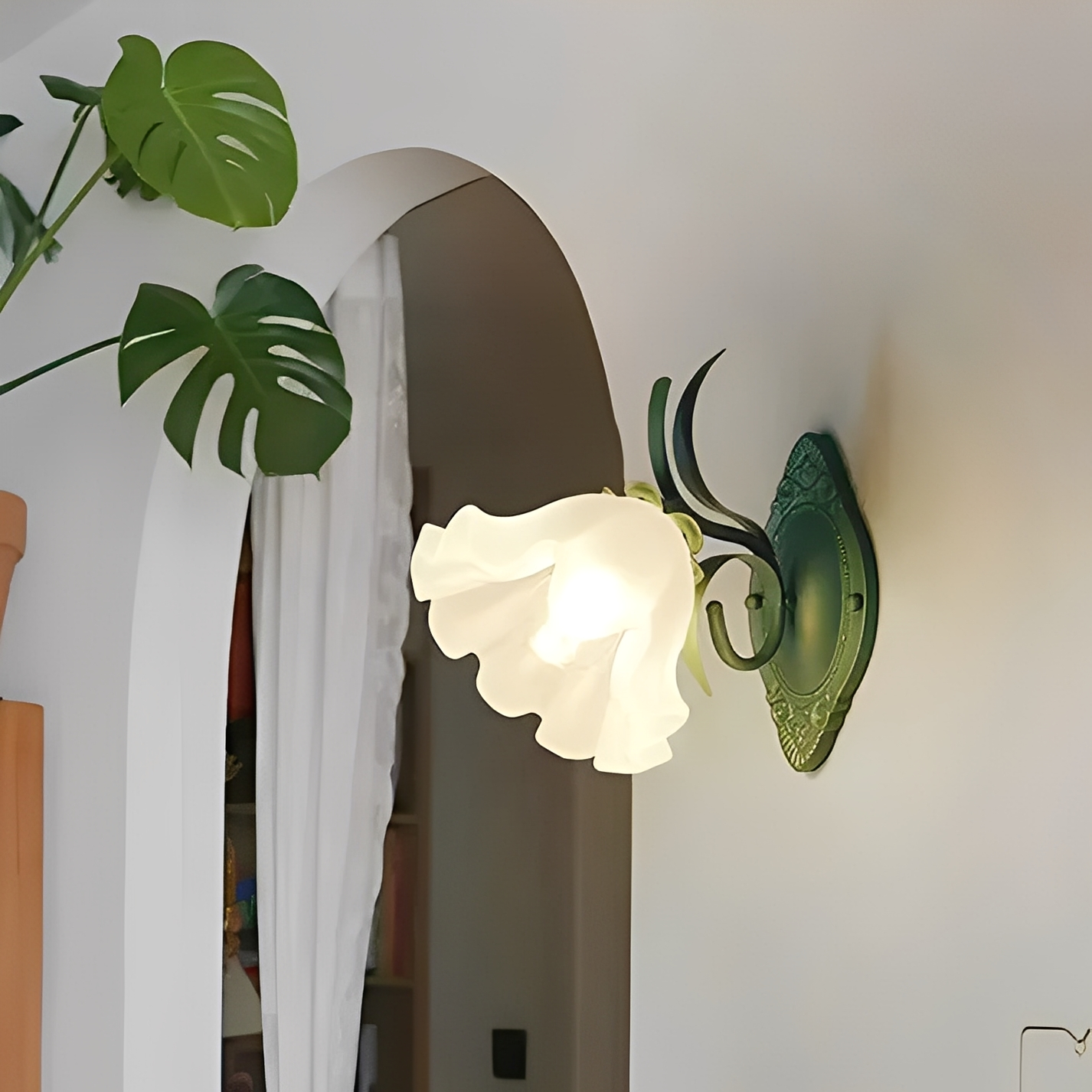 Vivia – Blumen-Wandleuchte