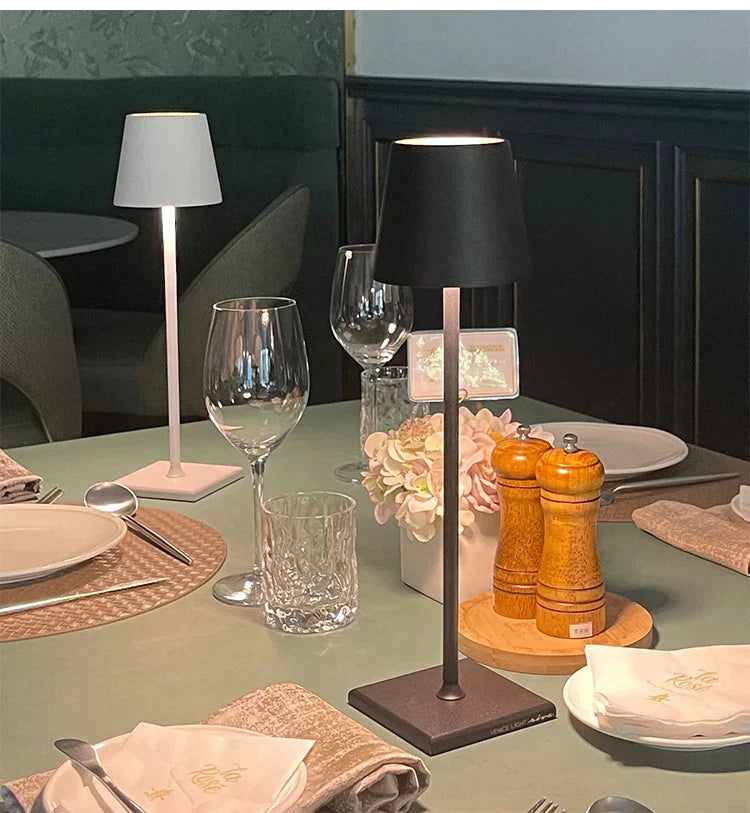 Willard – Tischlampe mit Drei-Farben Funktion und Ladeanschluss