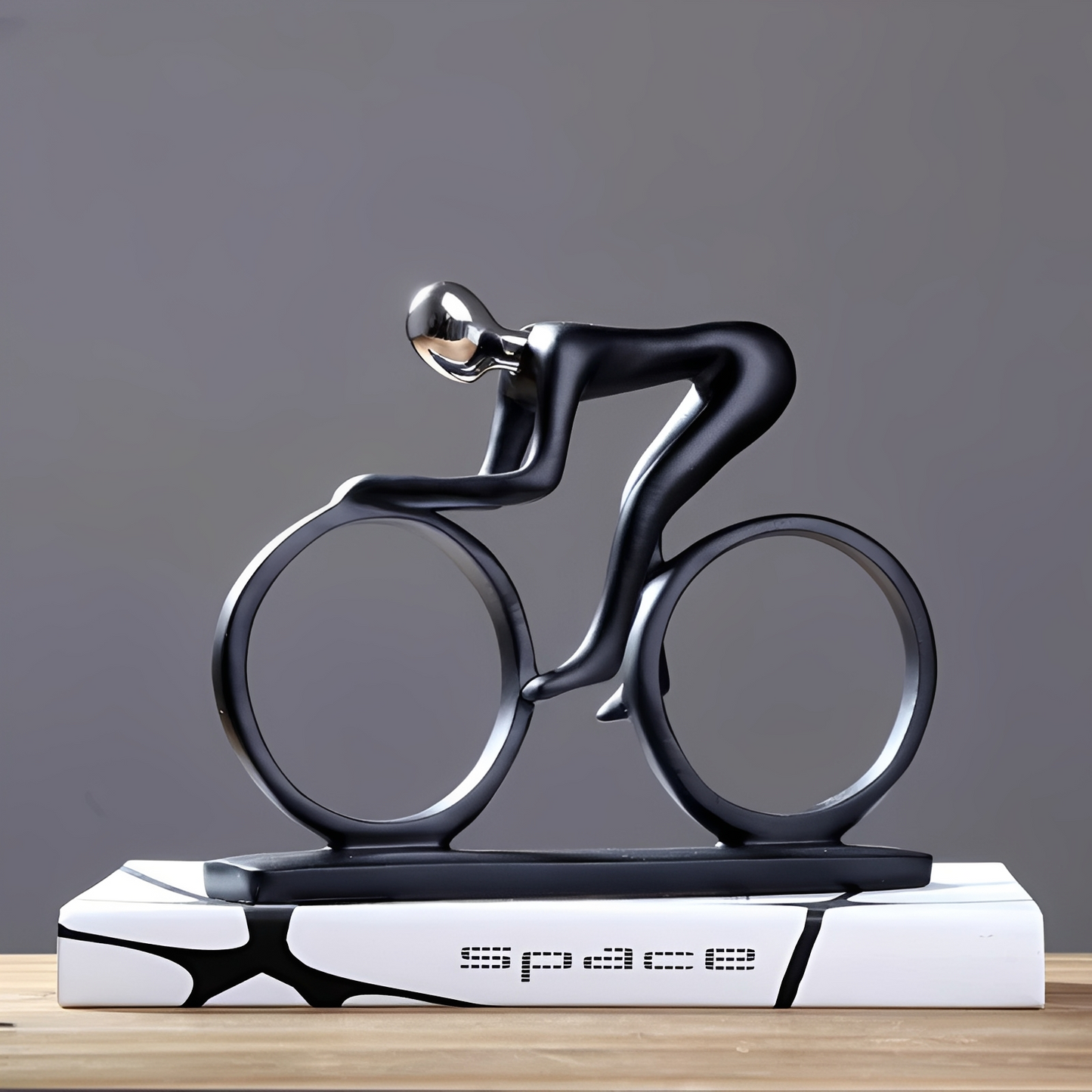 Lukas – Moderne Radfahrer-Skulptur