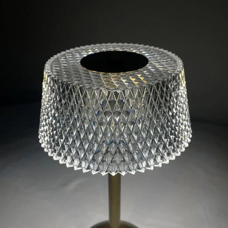 Elinna – Moderne Acryl-Metall-Tischlampe
