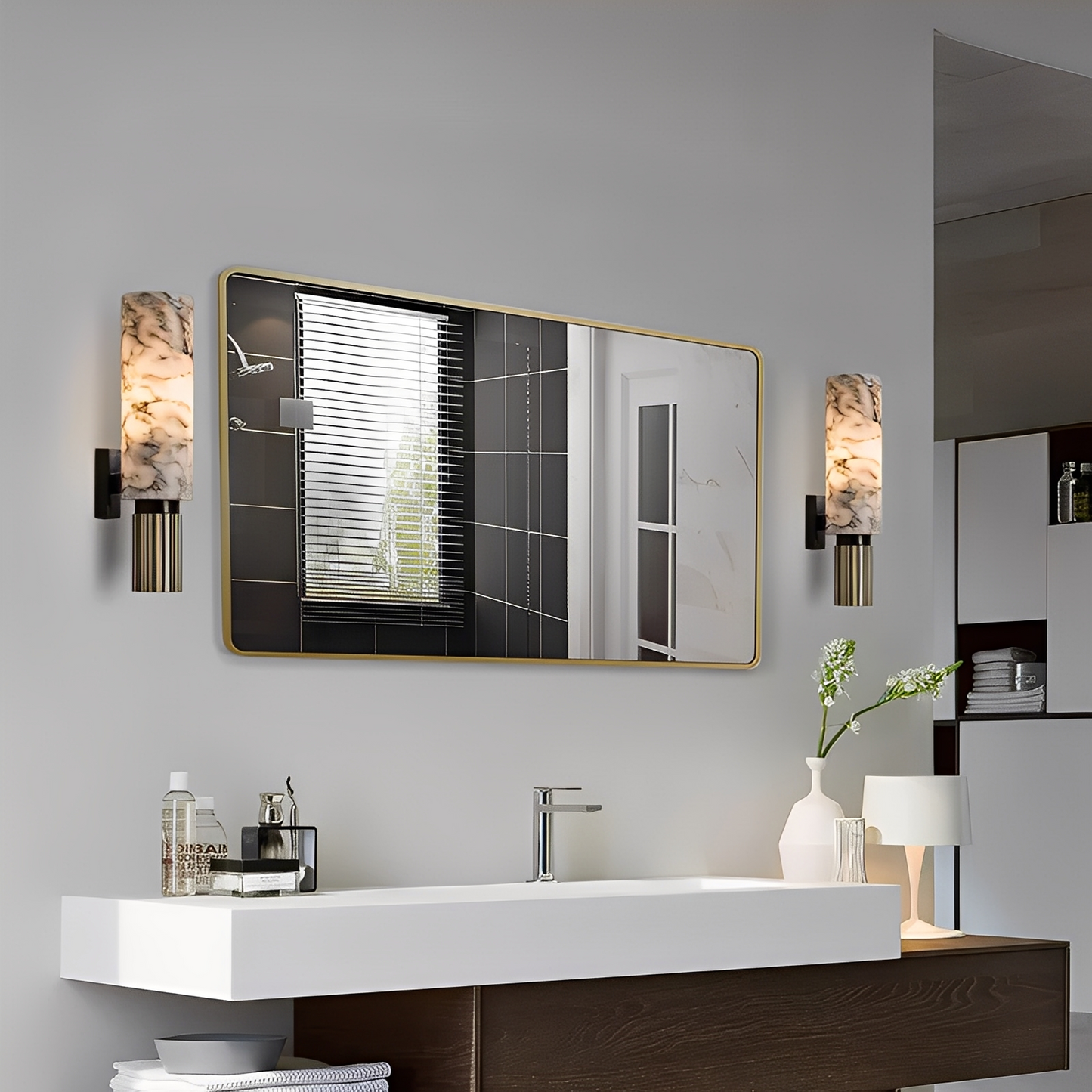 Ayame – Wandlampe aus Spanischem Naturmarmor