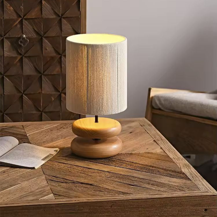 Sza – Kreative Tischlampe aus massivem Holz