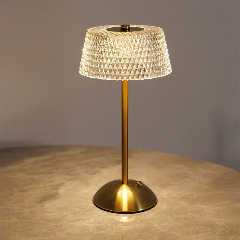 Elinna – Moderne Acryl-Metall-Tischlampe