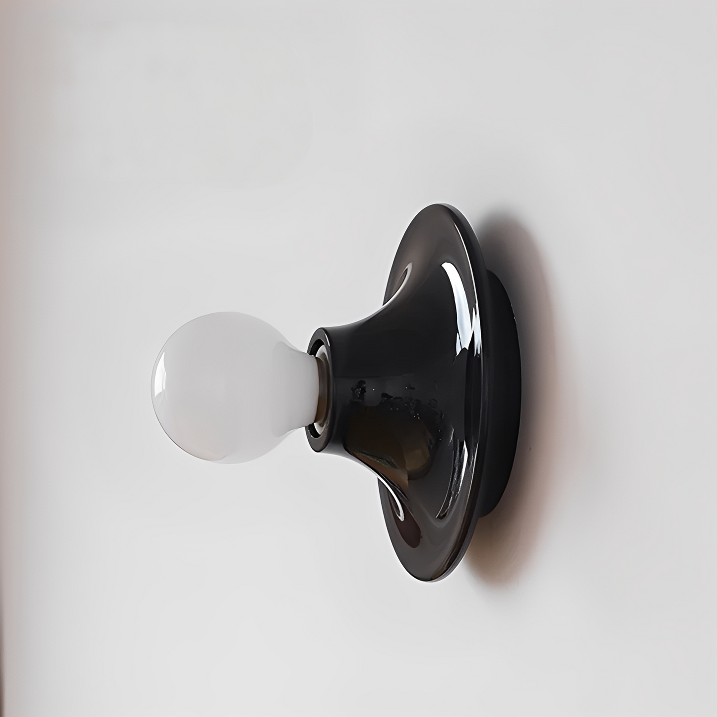 Maxim – Retro-Inspirierte Wandlampe