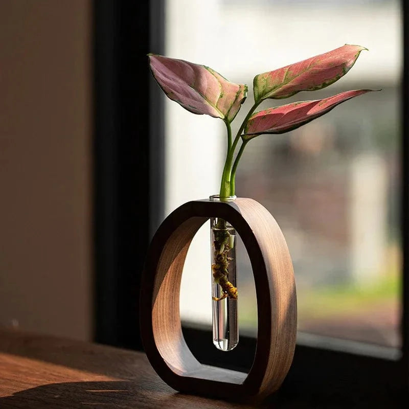 Nysa – Holzvase mit asiatisch-inspirierter Ästhetik