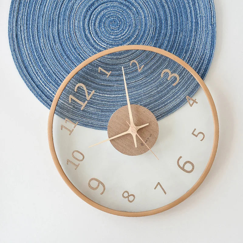 Claria – Transparente Designer-Wanduhr