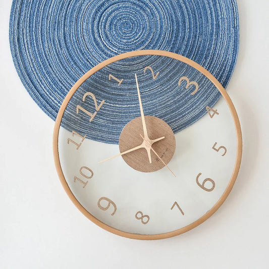 Claria – Transparente Designer-Wanduhr