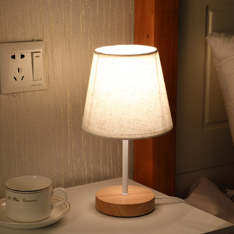 Tzuyie – Nordische Vintage LED Tischlampe