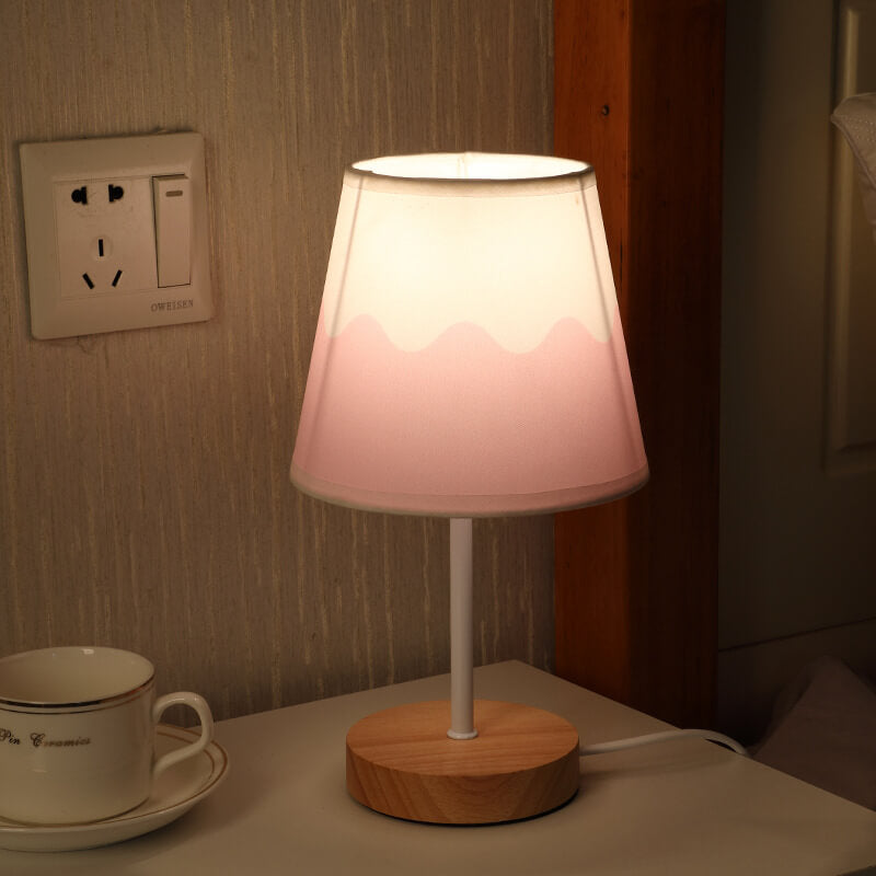 Tzuyie – Nordische Vintage LED Tischlampe