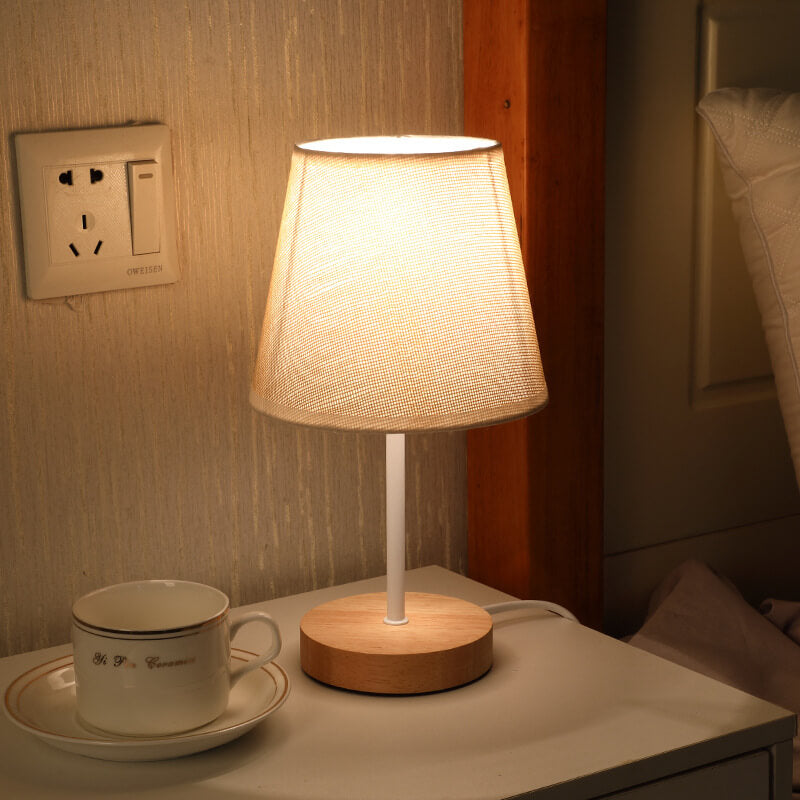 Tzuyie – Nordische Vintage LED Tischlampe