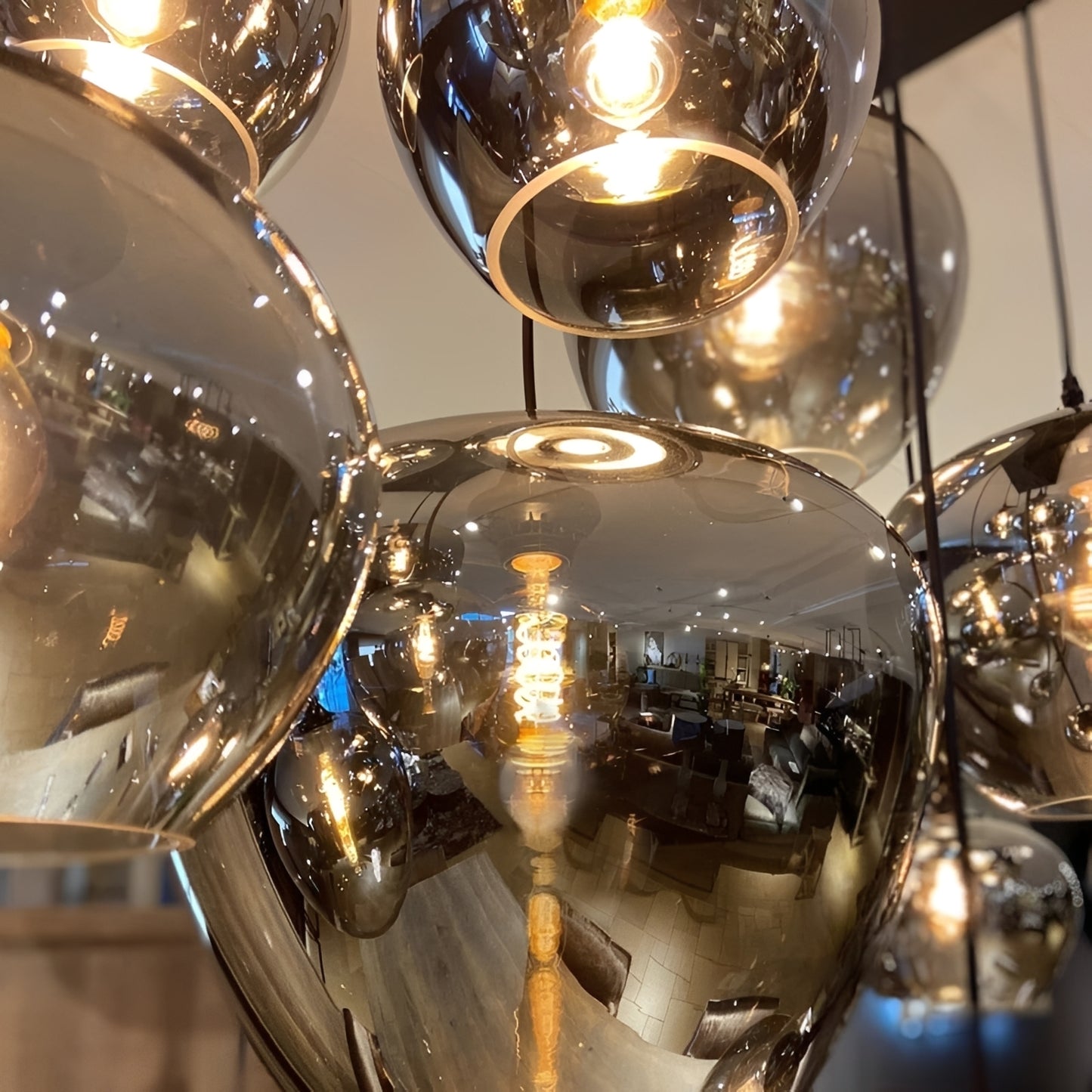 Santara – Charakterstarke Glas-Pendelleuchte