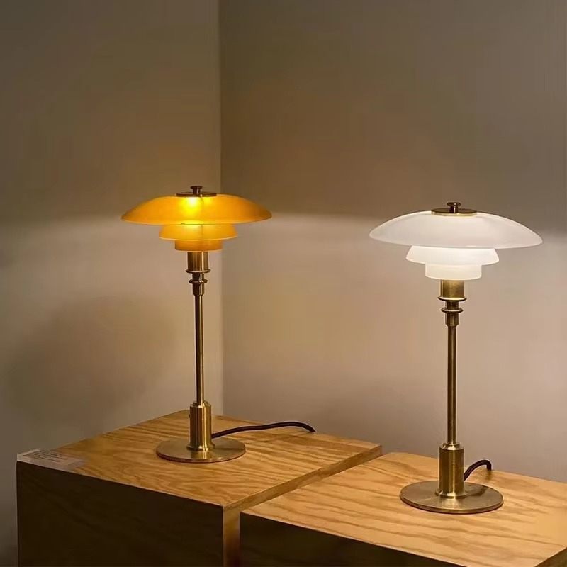 Mara – Künstlerische Tischlampe aus Glas & Schmiedeeisen