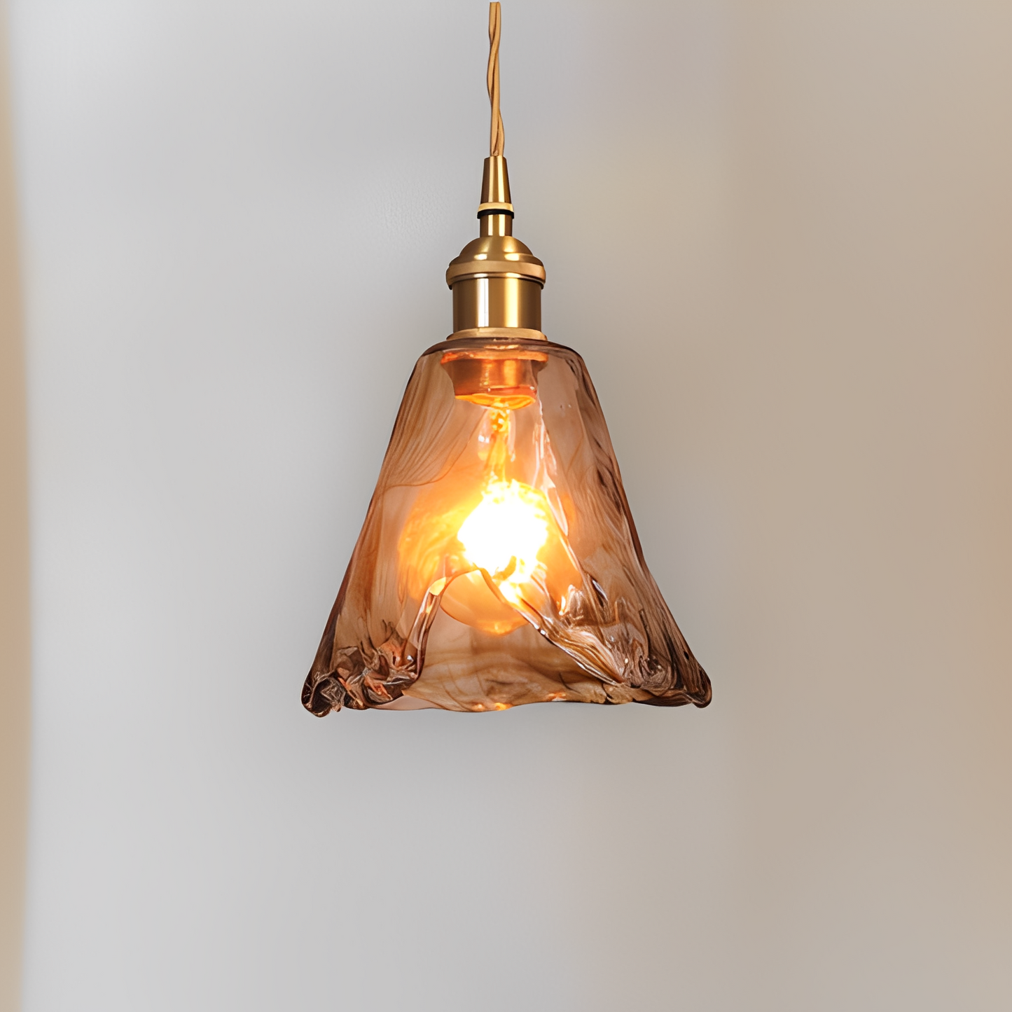 Amika – Moderne Messing-Pendelleuchte