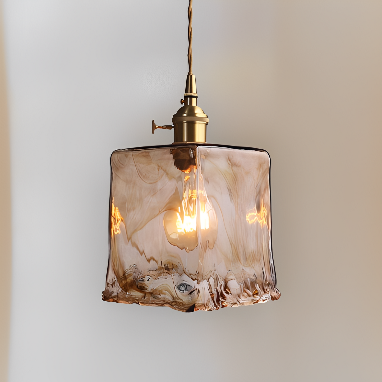 Amika – Moderne Messing-Pendelleuchte