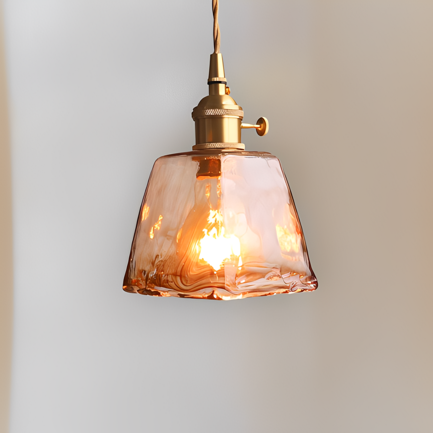 Amika – Moderne Messing-Pendelleuchte