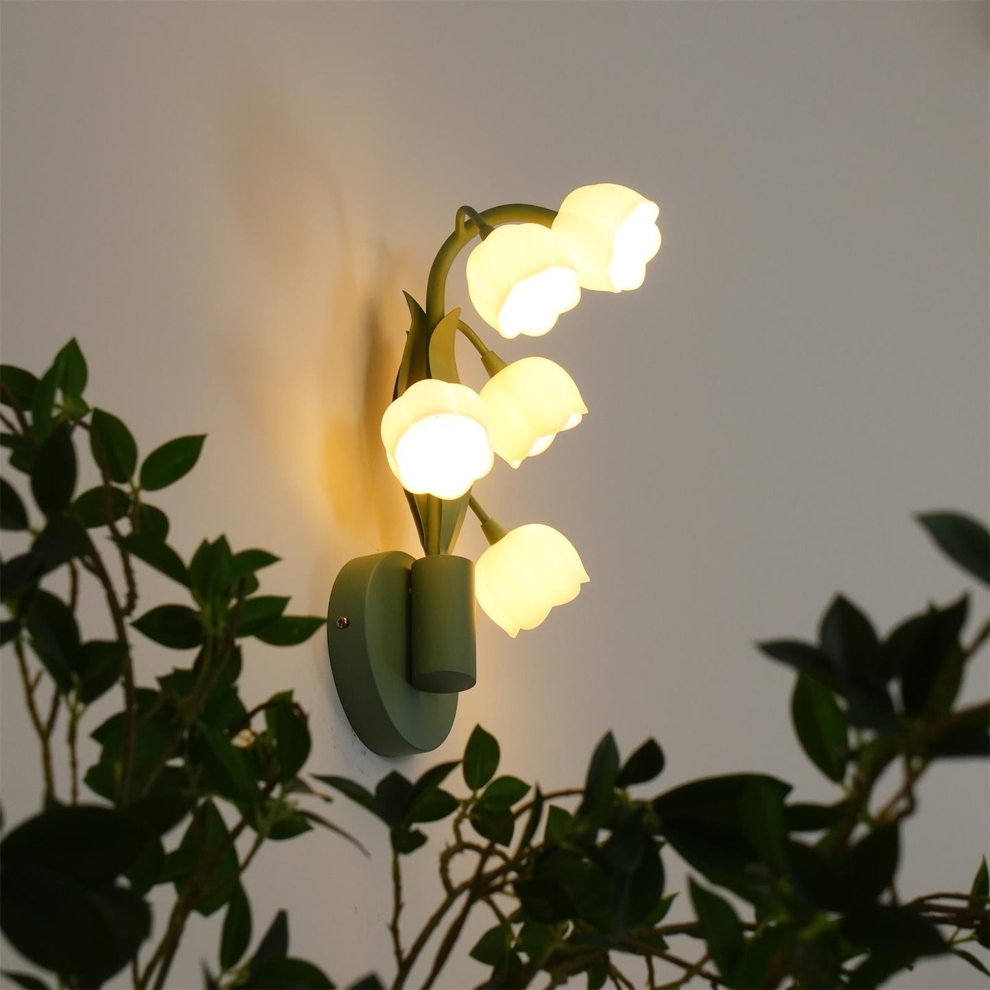 Louise – Elegante Orchideen-Wandlampe