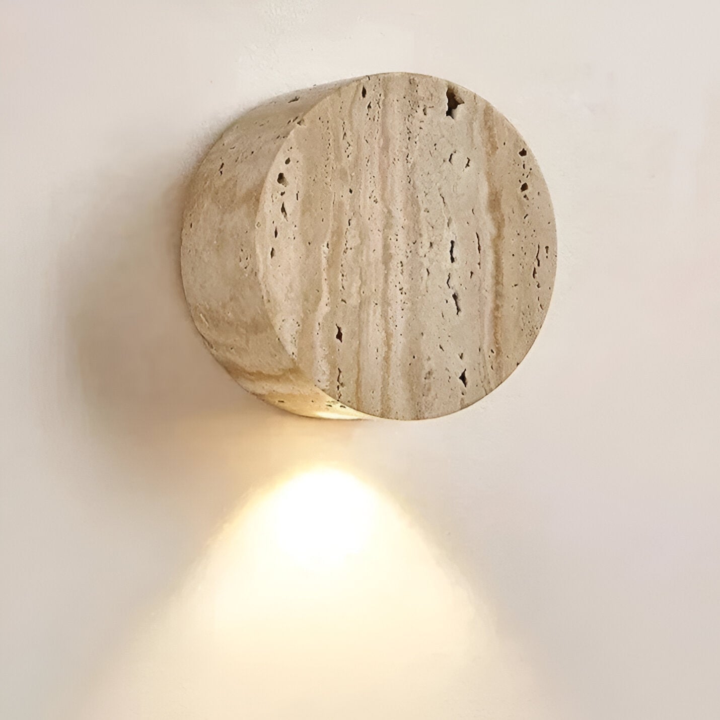 Sanya – Wabi Sabi Travertin-Wandlampe