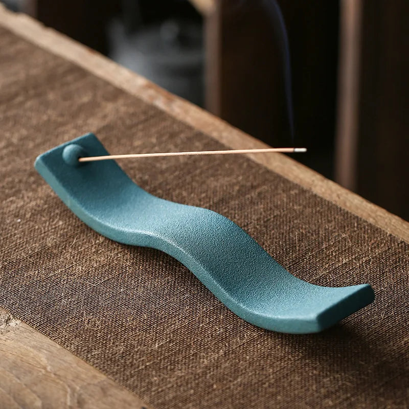 ZenWave – Räucherstäbchenhalter mit beruhigender Formgebung