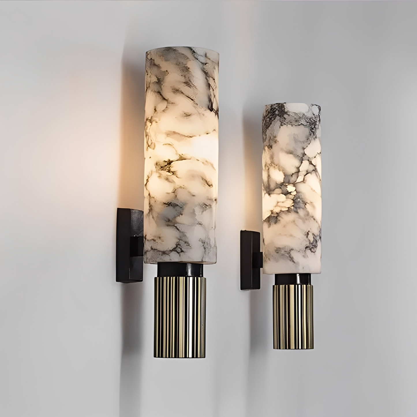 Ayame – Wandlampe aus Spanischem Naturmarmor