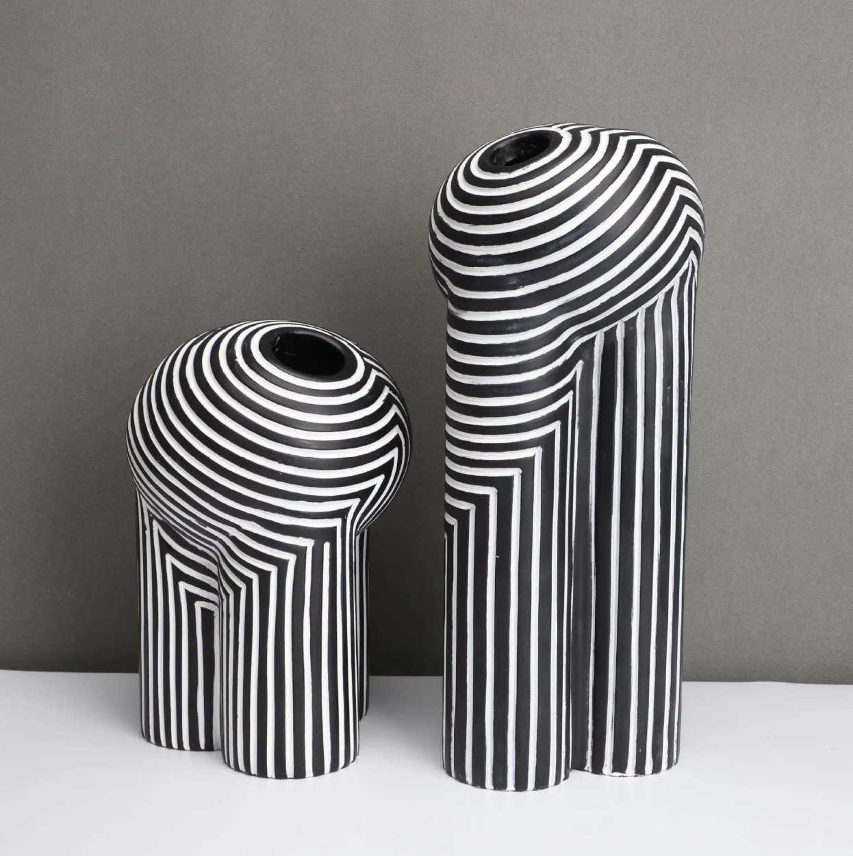 Vivienne – Europäische Vase mit schwarz-weißen Streifen