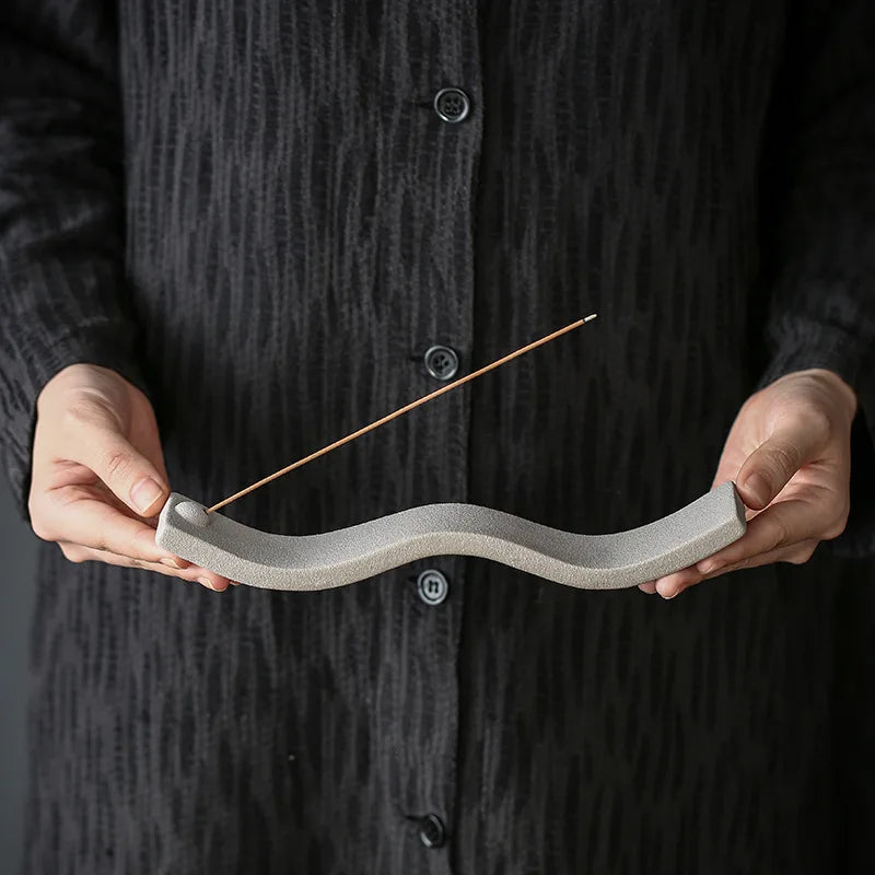 ZenWave – Räucherstäbchenhalter mit beruhigender Formgebung