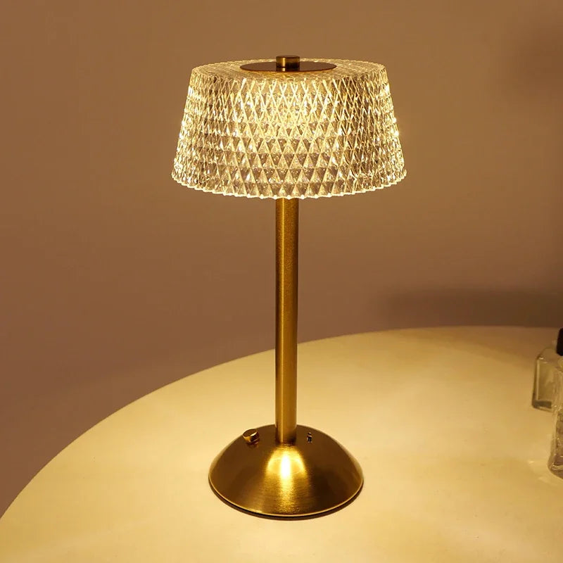 Elinna – Moderne Acryl-Metall-Tischlampe