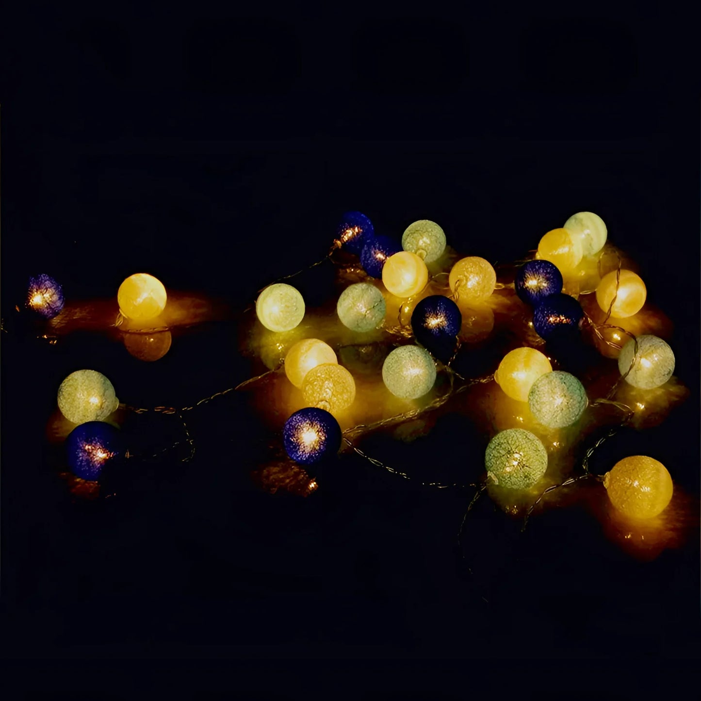 Hazel – Bunte LED-Kugellichterkette aus Baumwolle