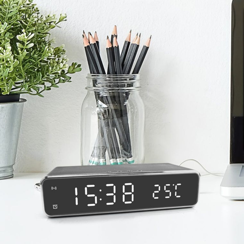 Mon – LED Wecker mit Drahtlosem Ladepad