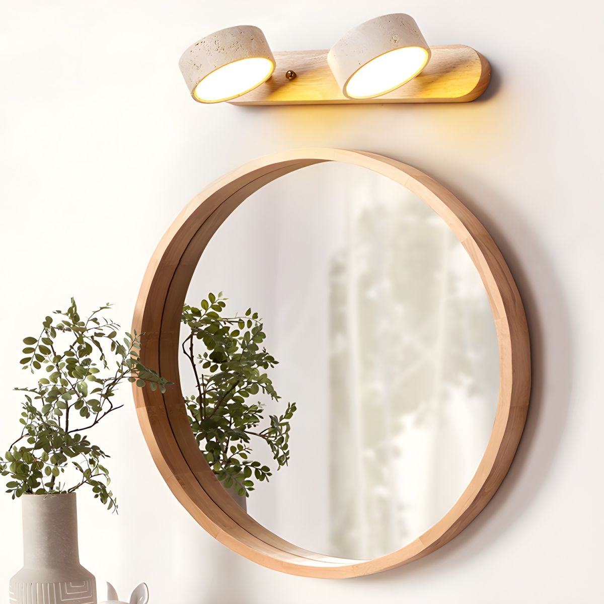 Kira – Wandleuchte aus Holz und Travertin