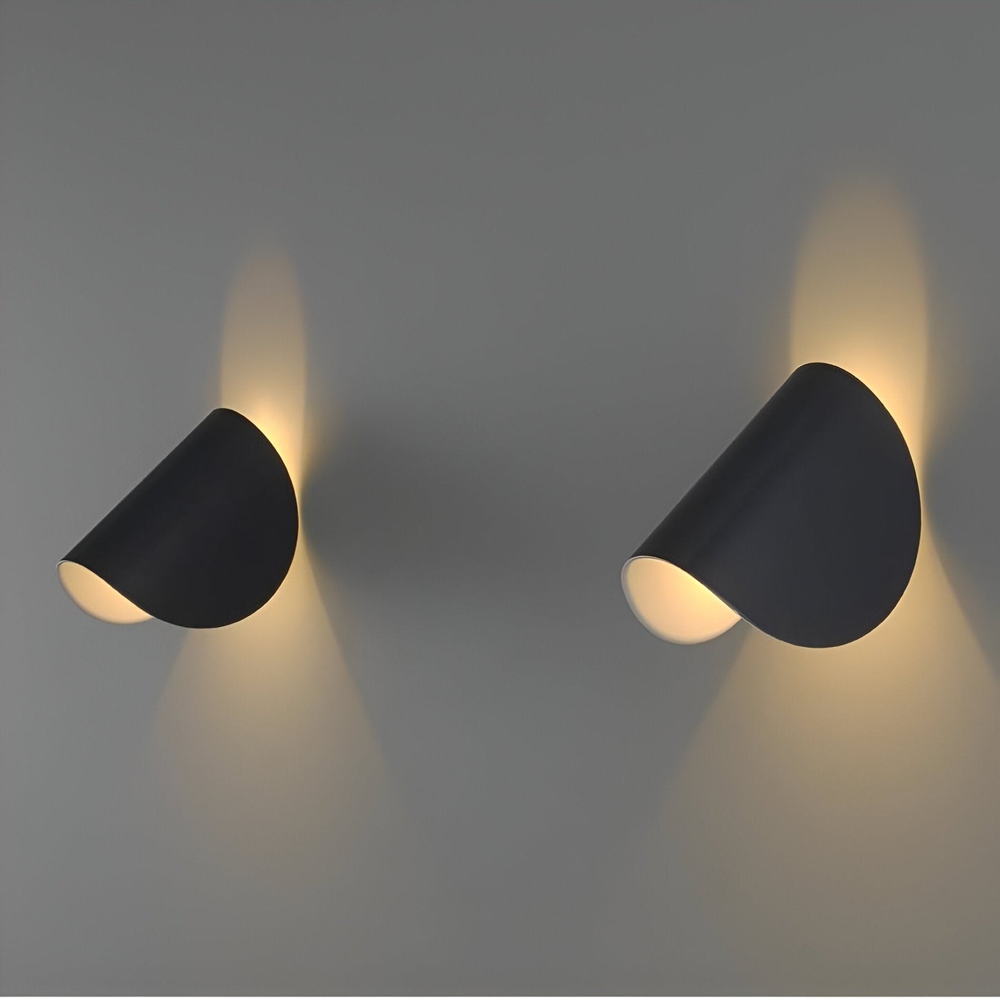Arcuno – Schwenkbare Metall-Wandlampe