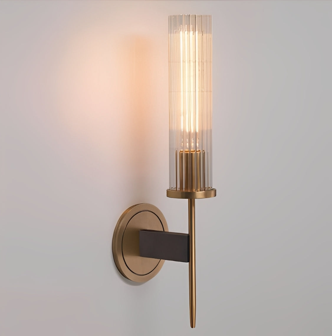 Ivo – Postmoderne Glas-Wandleuchte