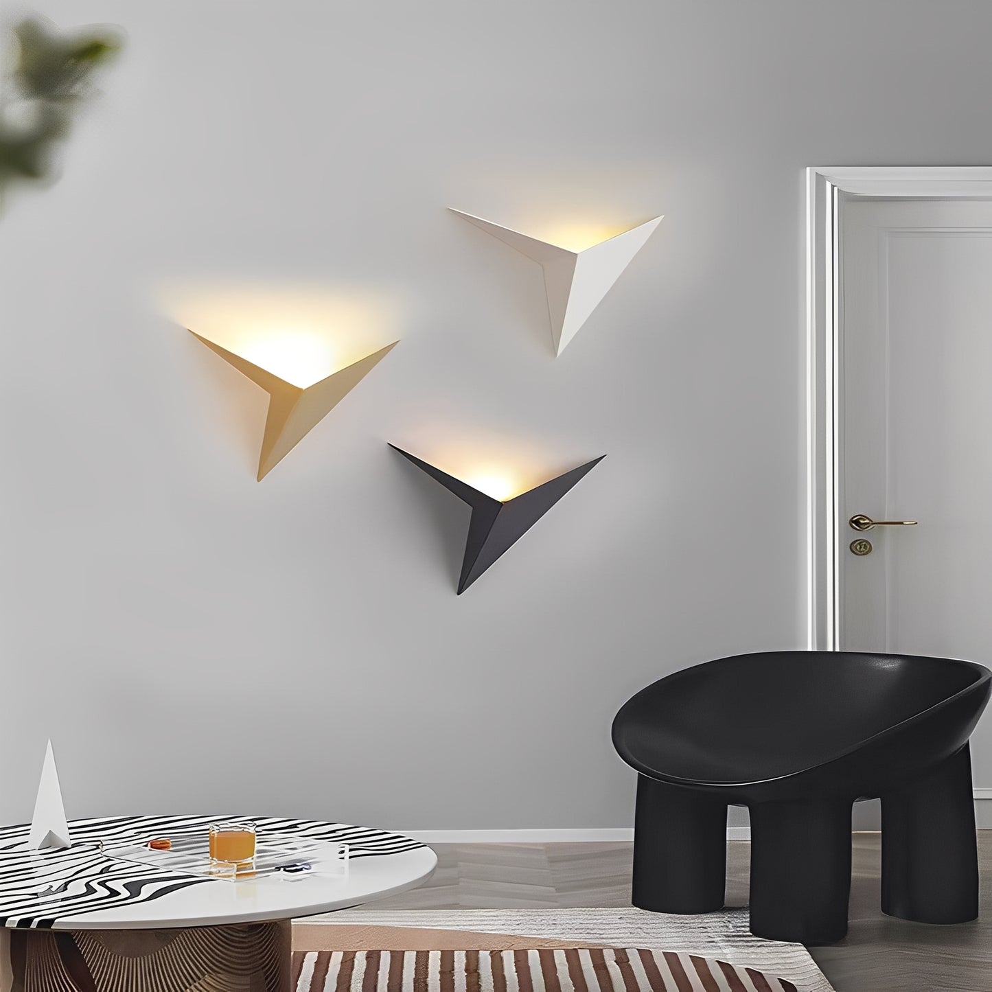 Mabelle – Dreieckige Wandlampe