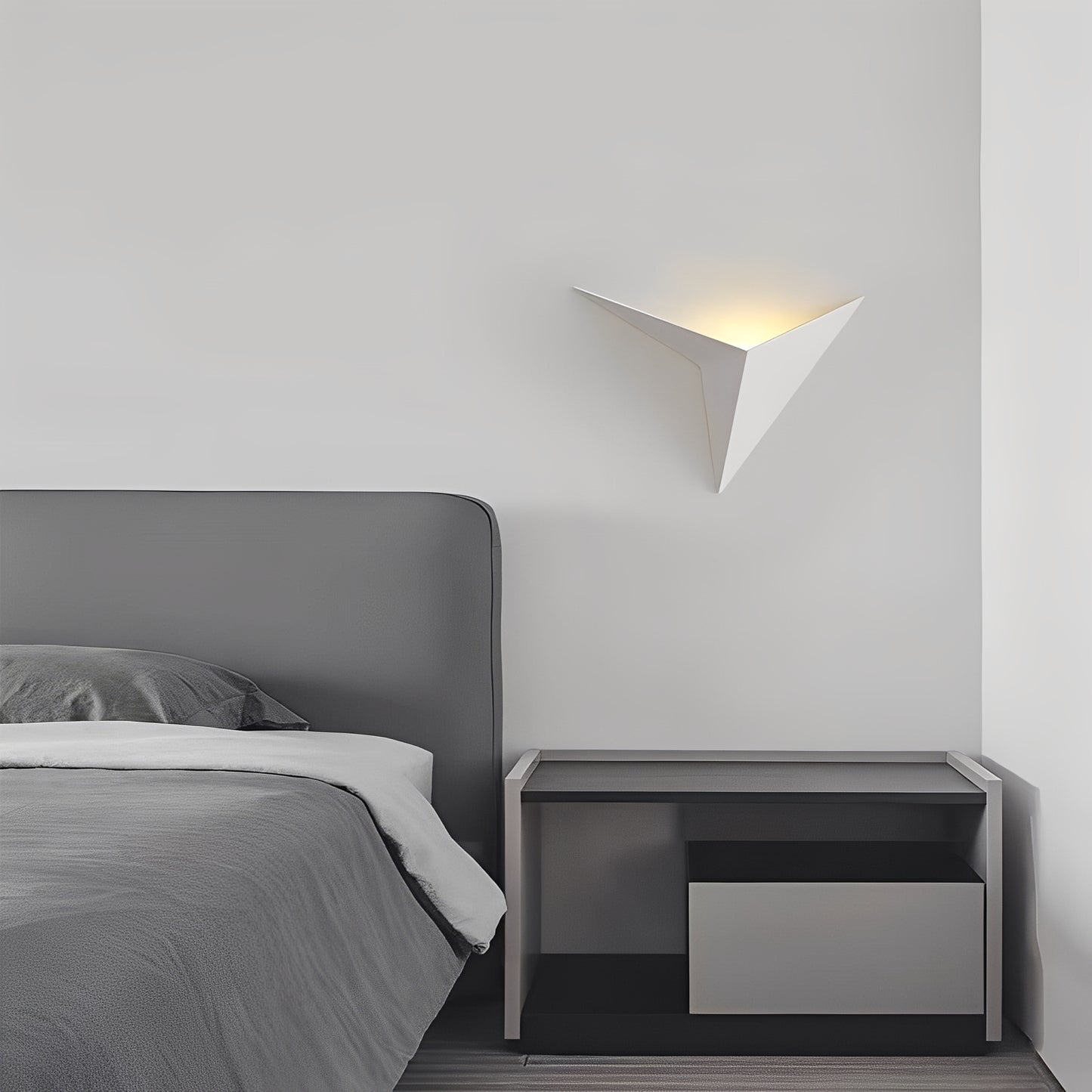 Mabelle – Dreieckige Wandlampe