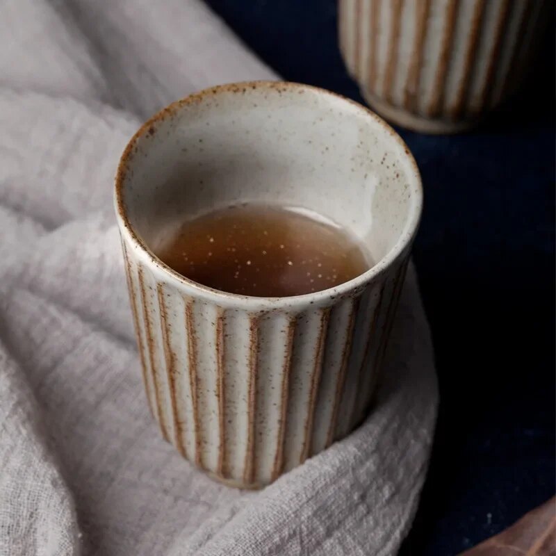 Nadine – Retro Teetasse