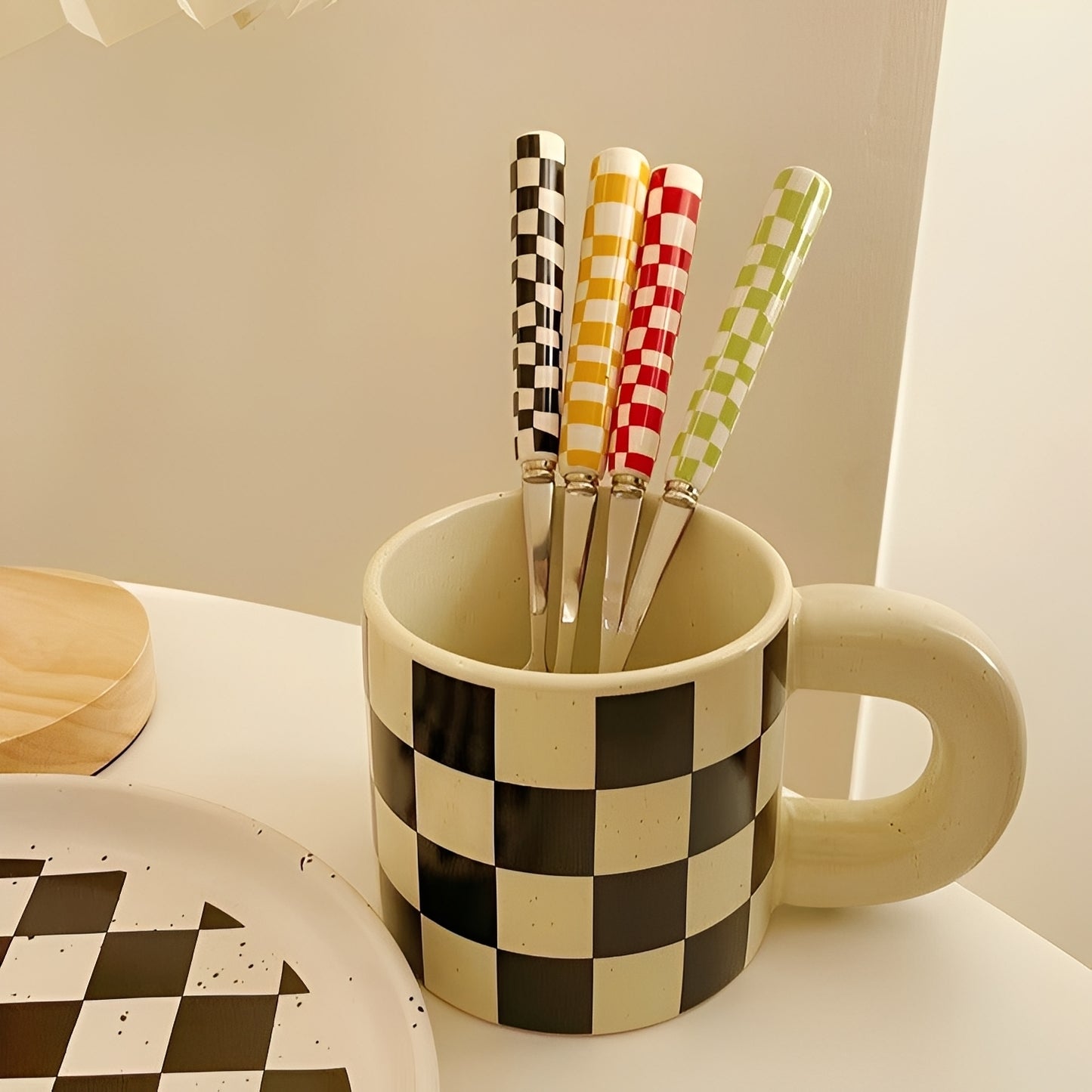 Checka – Keramik-Besteckset im Schachbrett-Design