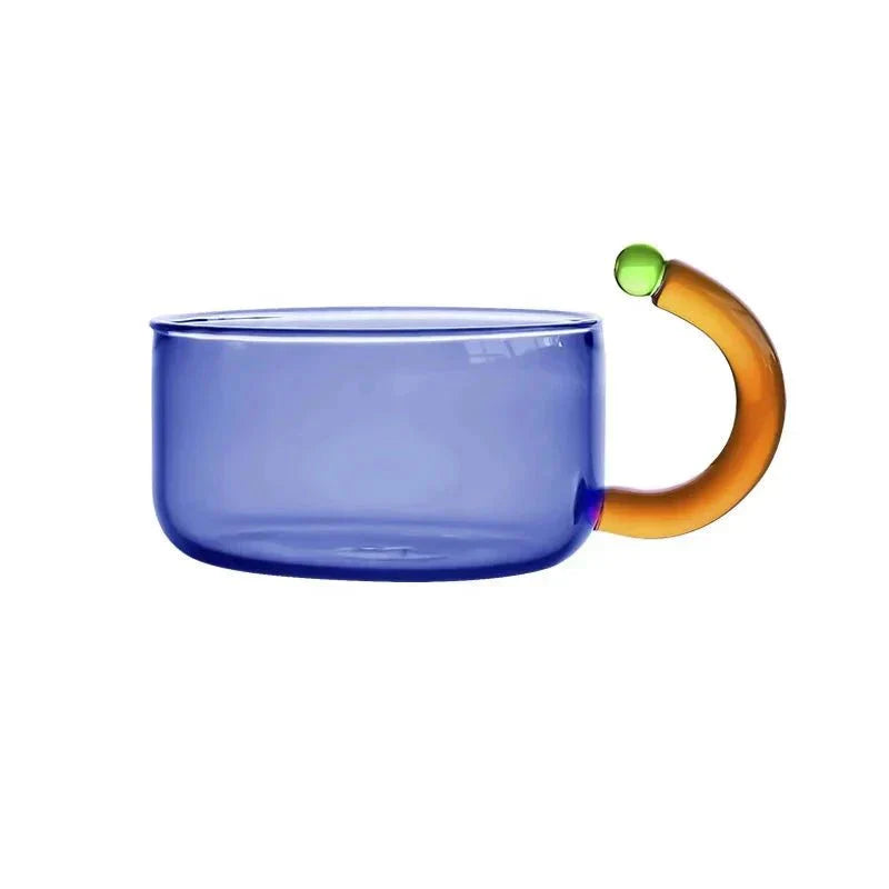 Kontrastreiches Teekannen-Set mit Glas-Optik und Farbspiel