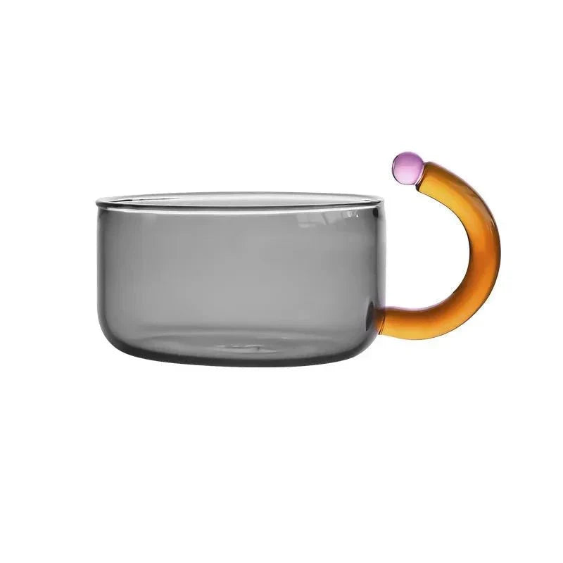 Kontrastreiches Teekannen-Set mit Glas-Optik und Farbspiel