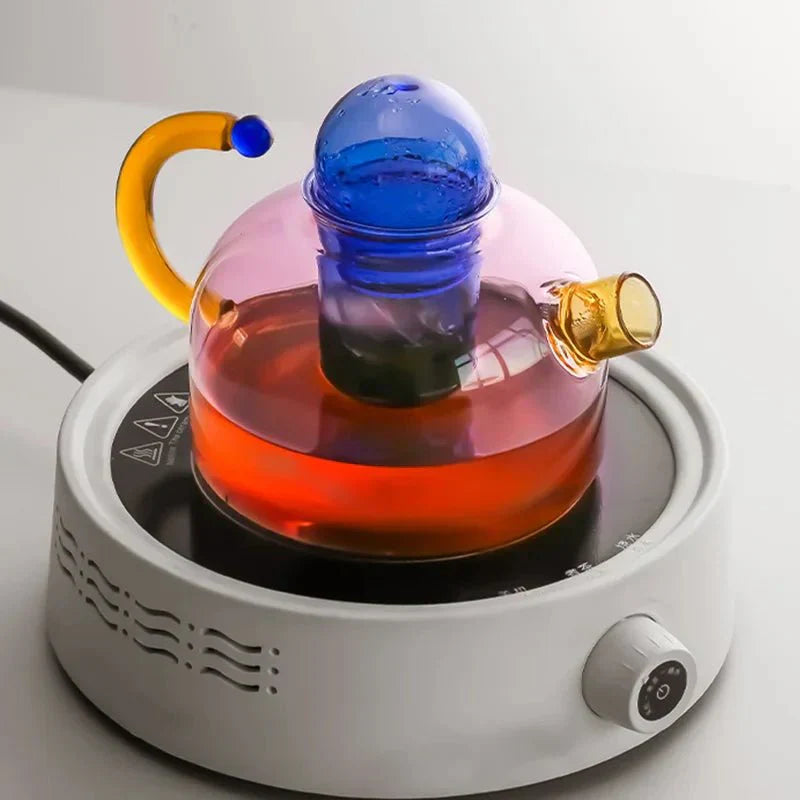 Kontrastreiches Teekannen-Set mit Glas-Optik und Farbspiel