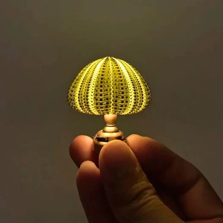 Nerida – Handgefertigte Seeigel-Qualle Nachtlampe