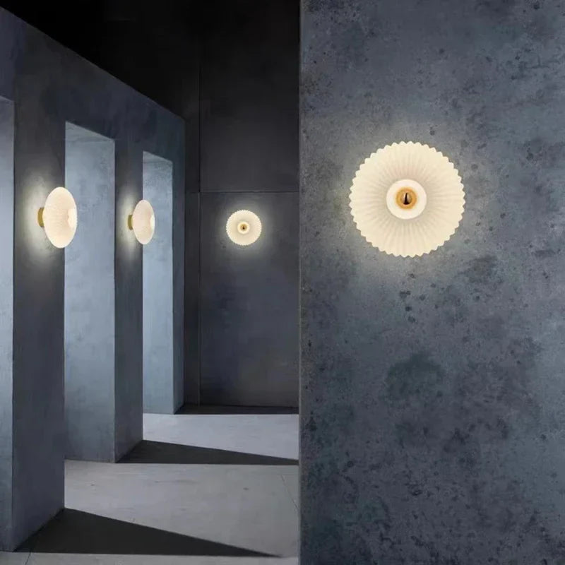 Französische Glaswandleuchte im Retro-Bauhausstil