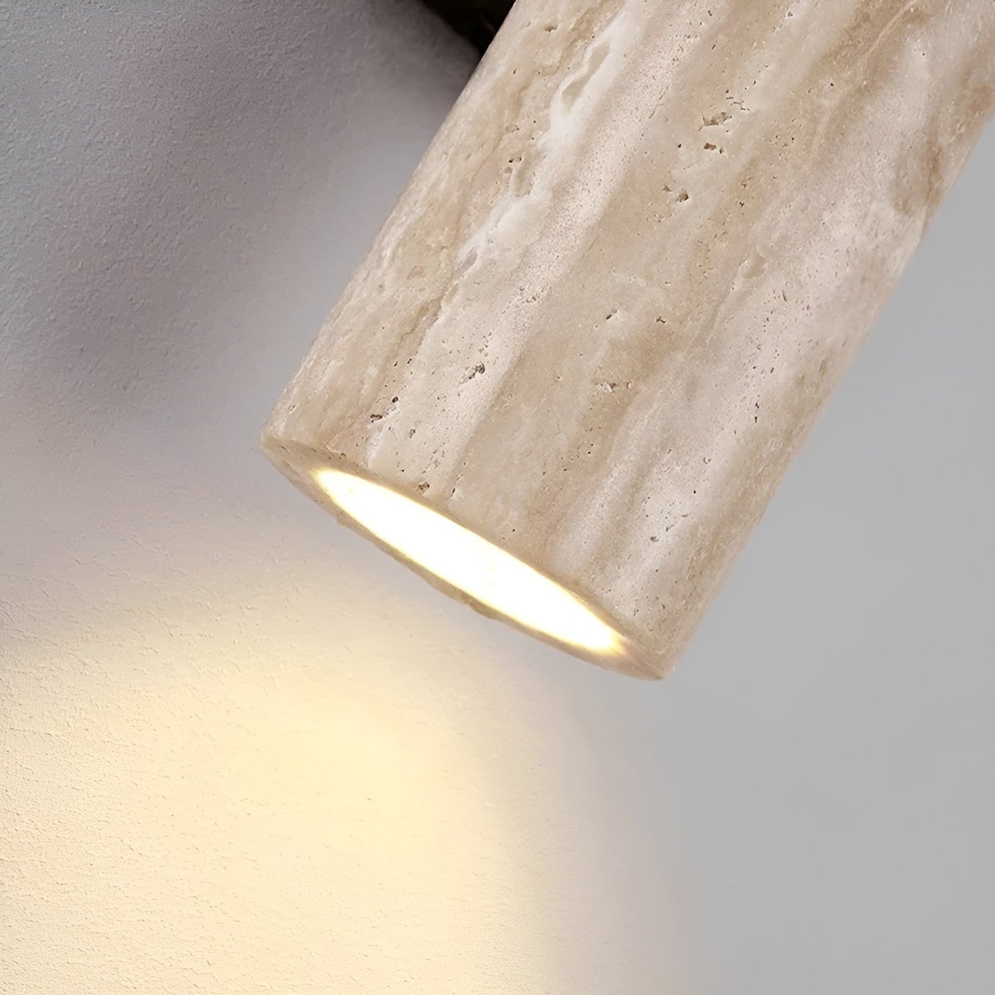 Adrian – Moderne Travertin-Wandlampe