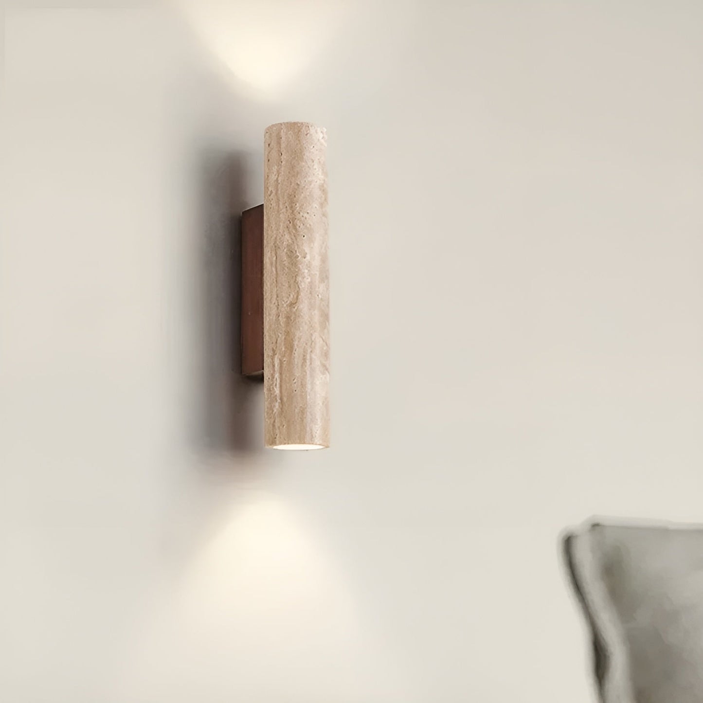 Adrian – Moderne Travertin-Wandlampe