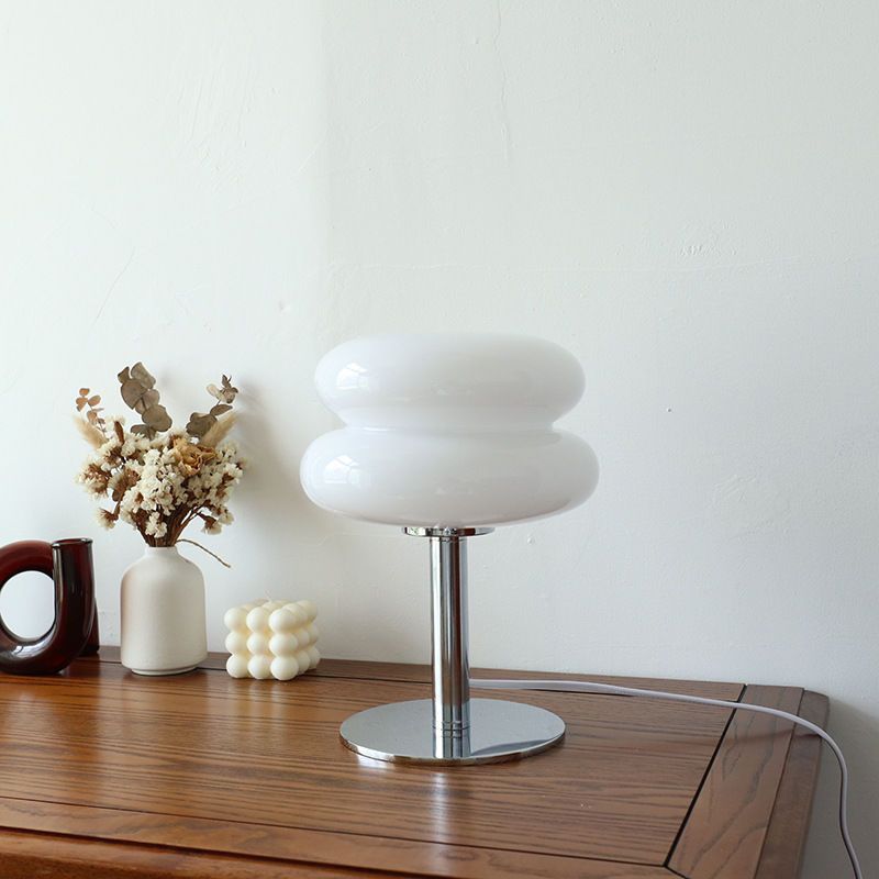 Freja – Nordische Glas-Tischlampe im Minimalistischen Design